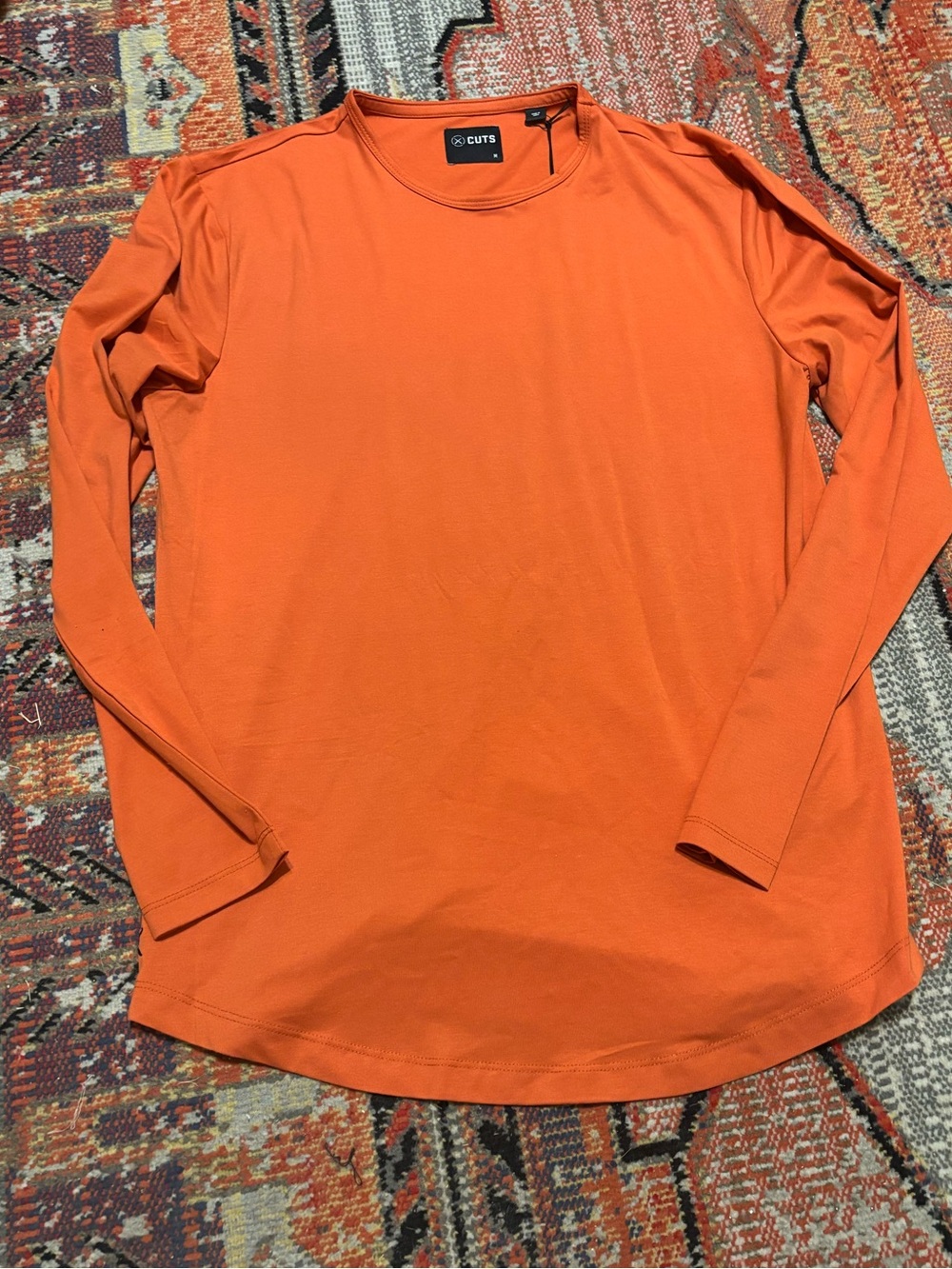 🆕 NWT CUTS AO LS Curve Hem Tee Shirt Dark Adobe Long Sleeve Crew Neck Medium